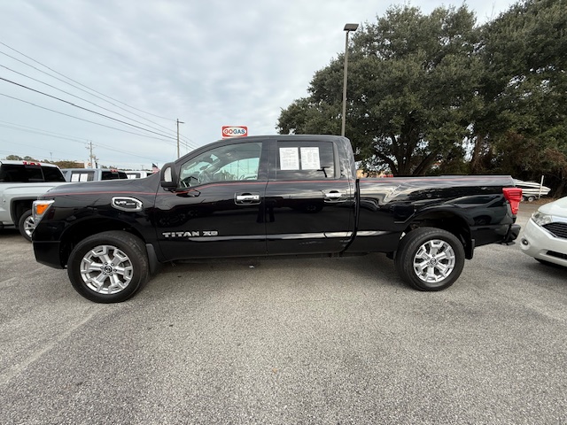 2021 Nissan Titan XD SV's photo