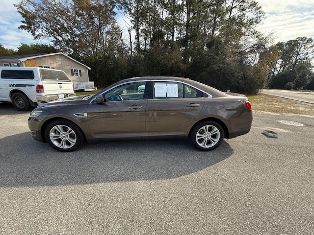 2015 Ford Taurus SEL's photo