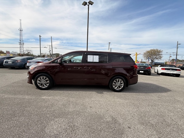2020 Kia Sedona LX's photo