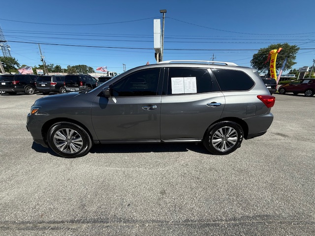 2019 Nissan Pathfinder SL 2WD's photo
