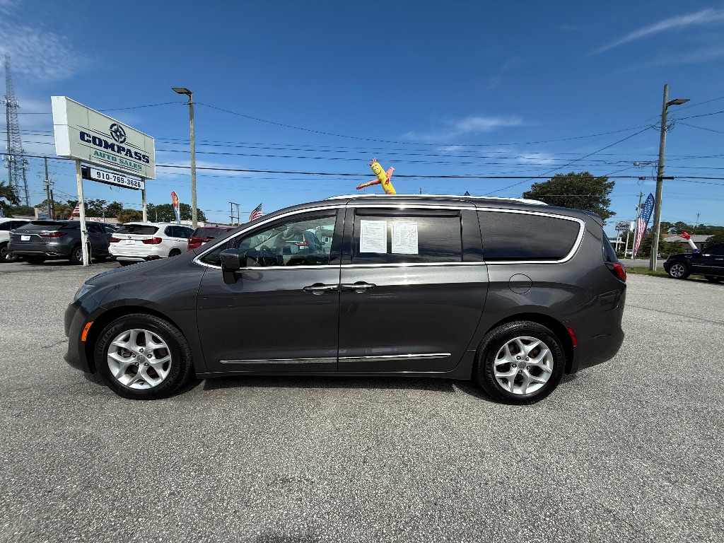 2017 Chrysler Pacifica Touring-L Plus